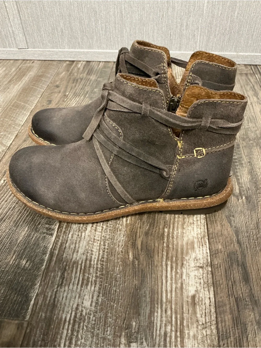 Born Women’s Gray Suede Chukka Boots Size 8